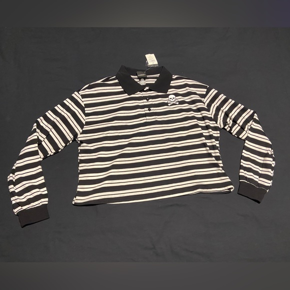 Stripes & crossbones  top☠️ - Picture 1 of 3